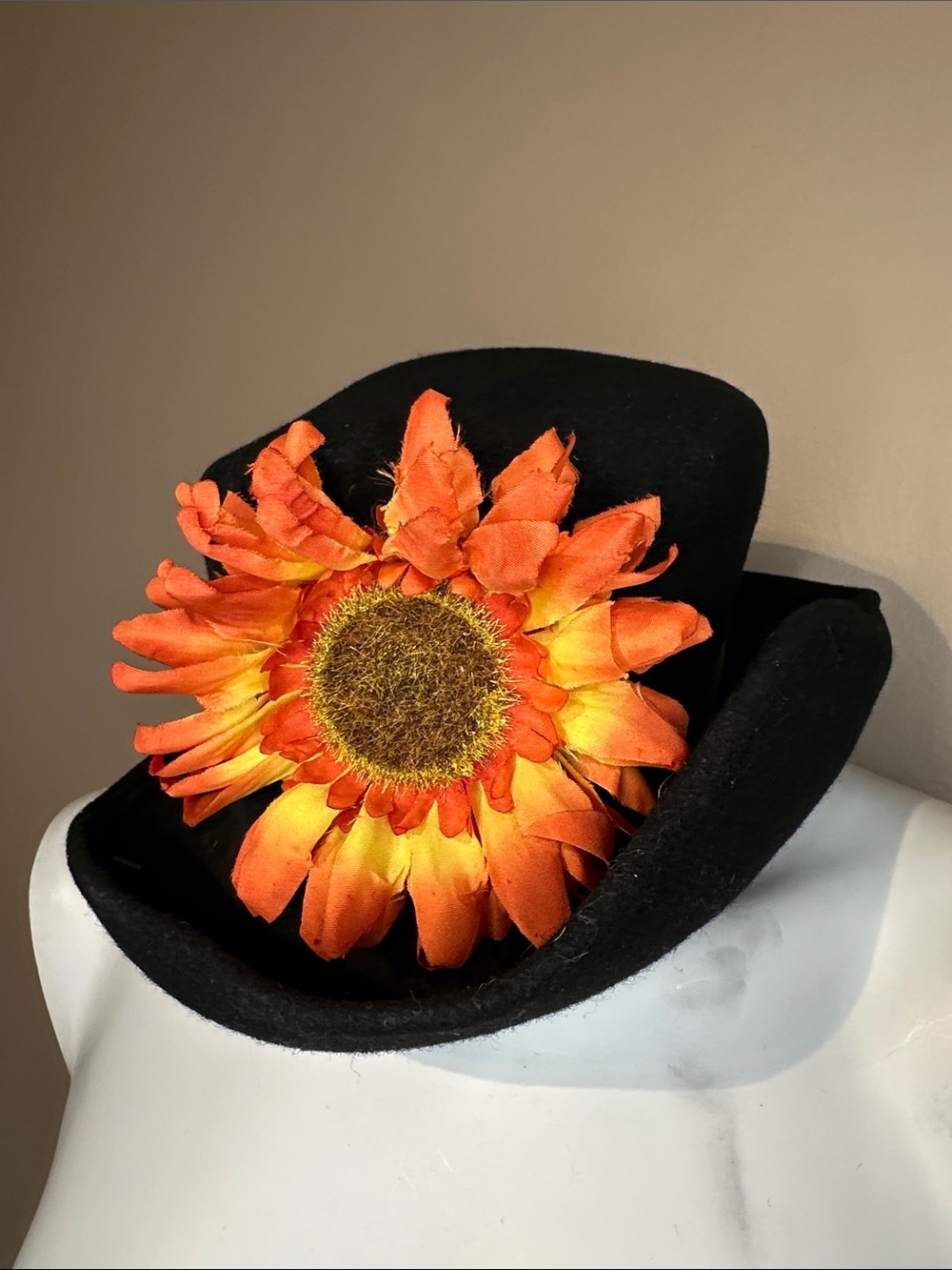 Vintage sunflower wool Women's Hat nwt